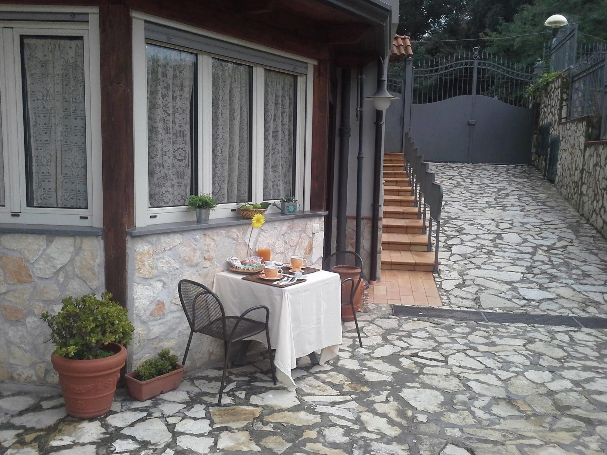 Bed and Breakfast I Giardini Di Capodimonte 2 Neapel Exterior foto